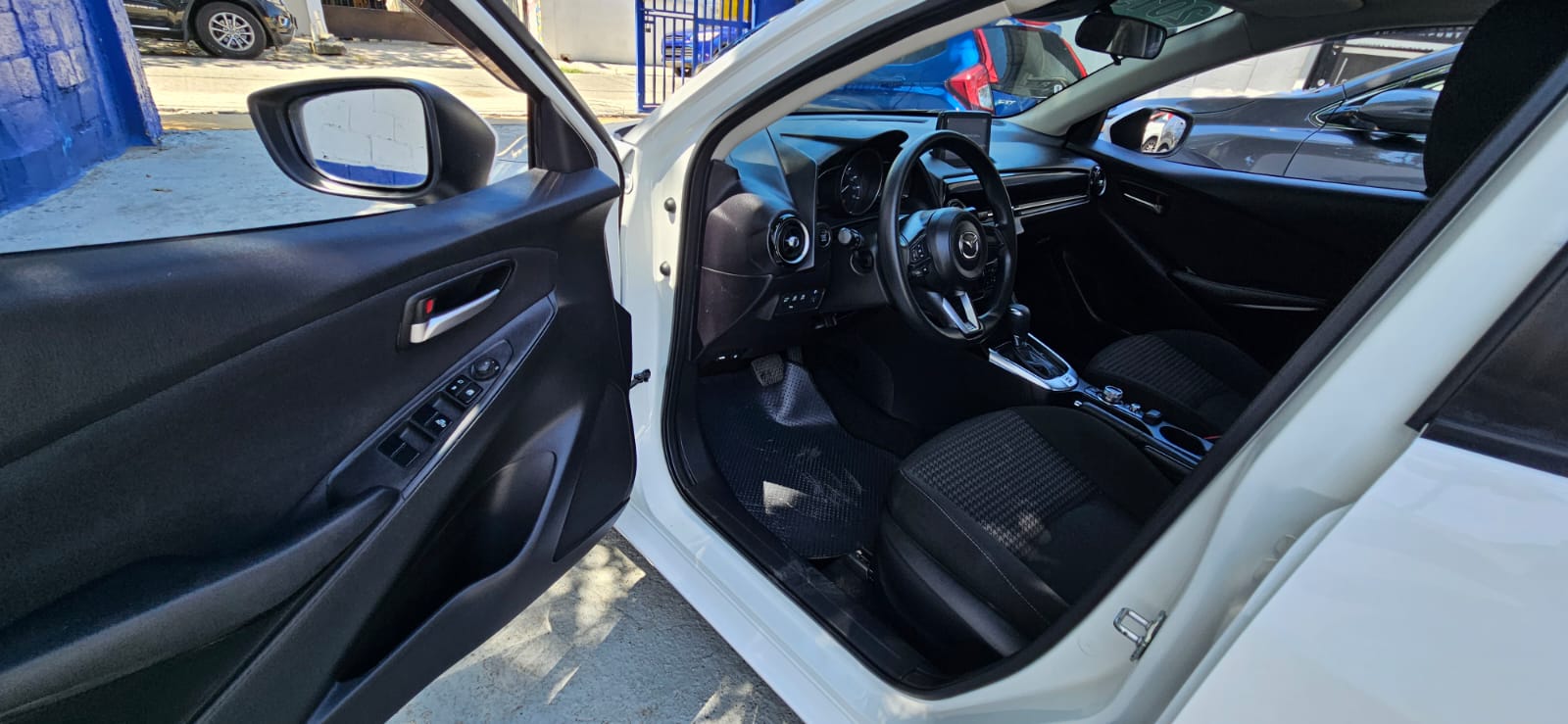carros - MAZDA DEMIO 6