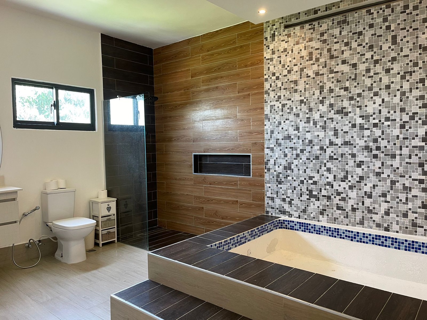 casas -  casa amplia en arroyo hondo lll 7