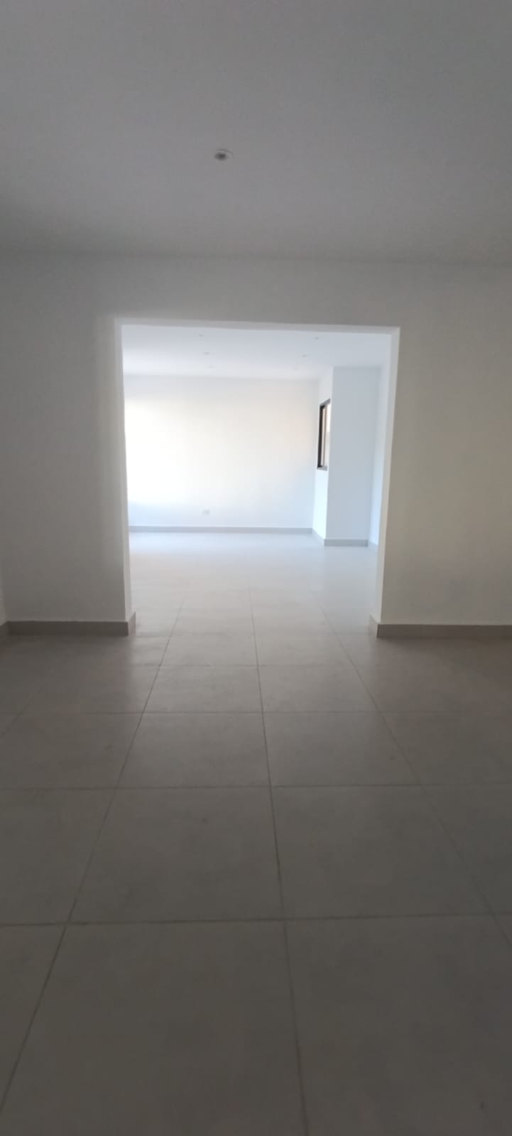 oficinas y locales comerciales - La Julia, Local 122mts en primer nivel con terraza 5