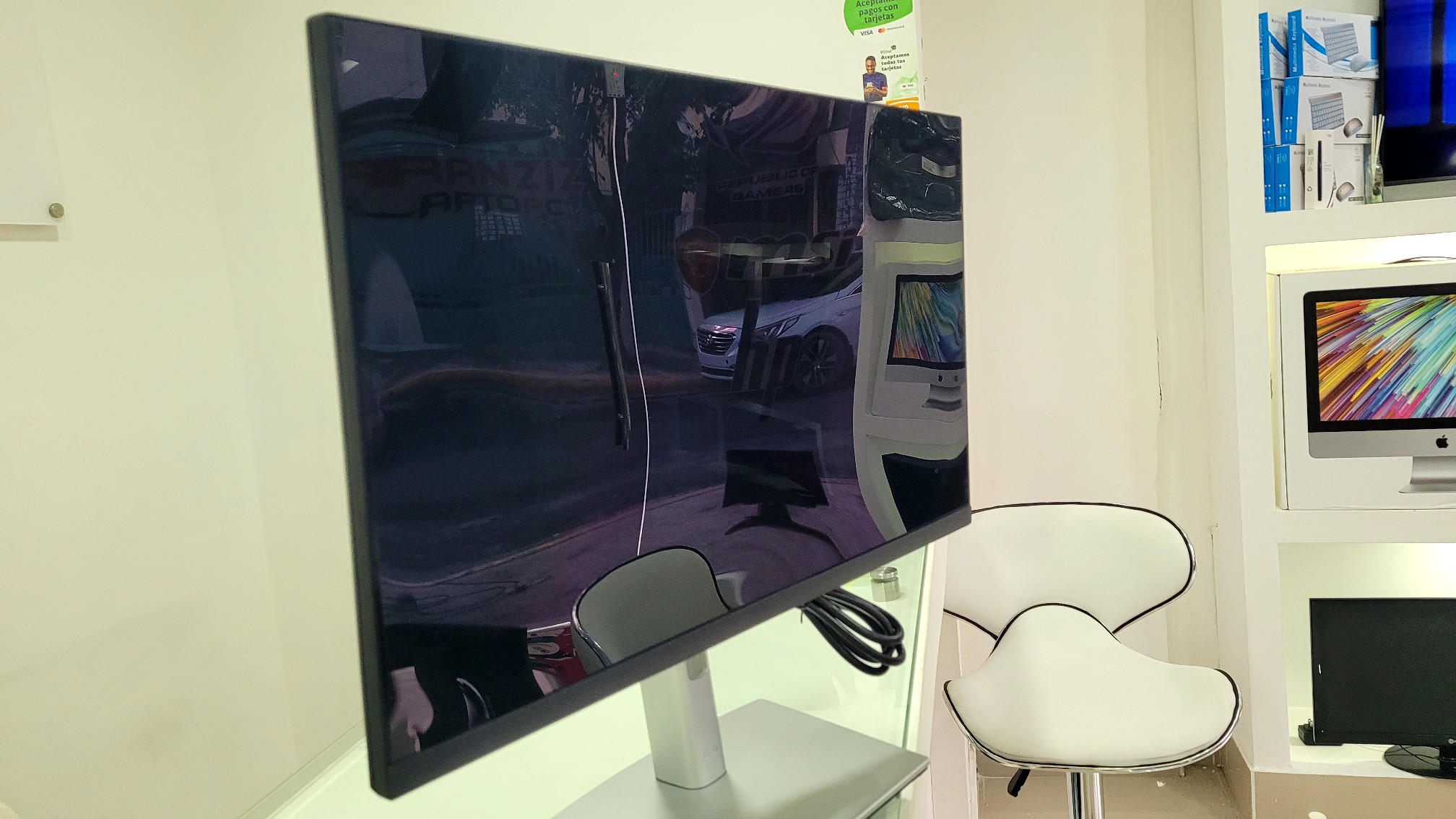 computadoras y laptops - Monitor Dell 24 Pulg IPS Sin Bordes 1080p hdmi