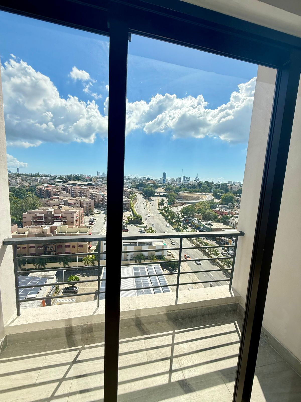 apartamentos - Apto con hermosa vista panorámica, justo encima de la Plaza Comercial Paseo 27 7