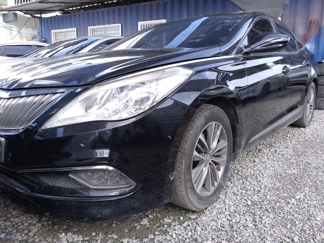 carros - HYUNDAI GRANDEUR 2017 NEGRO DESDE: RD$700,100.00 1