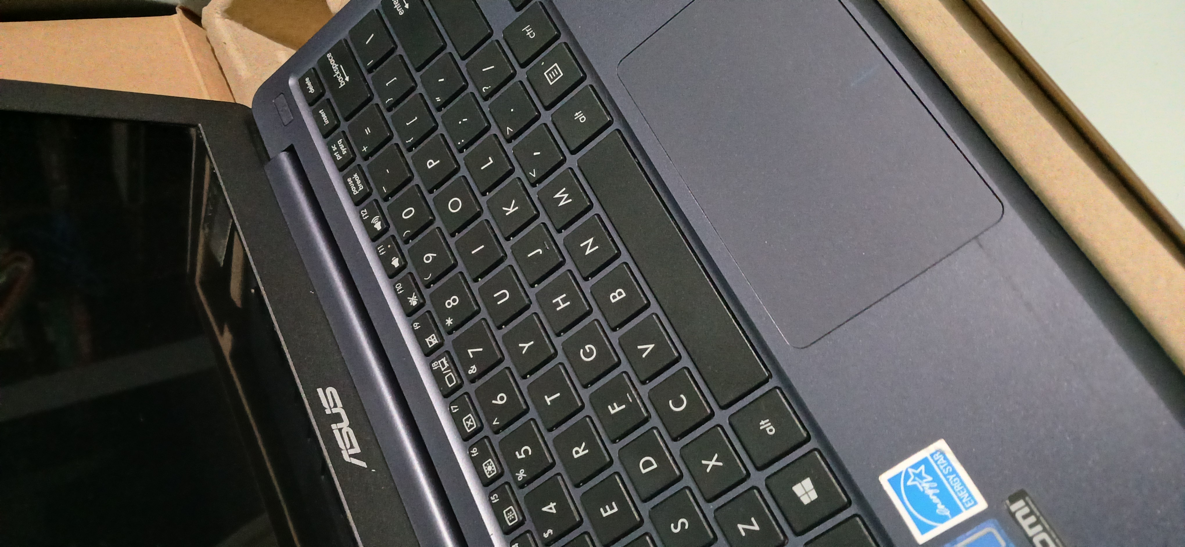 computadoras y laptops - Computadora Laptop Asus Vivobook l203NA - Intel Celeron N3350, 4GB DDR4 RAM, 64G 1