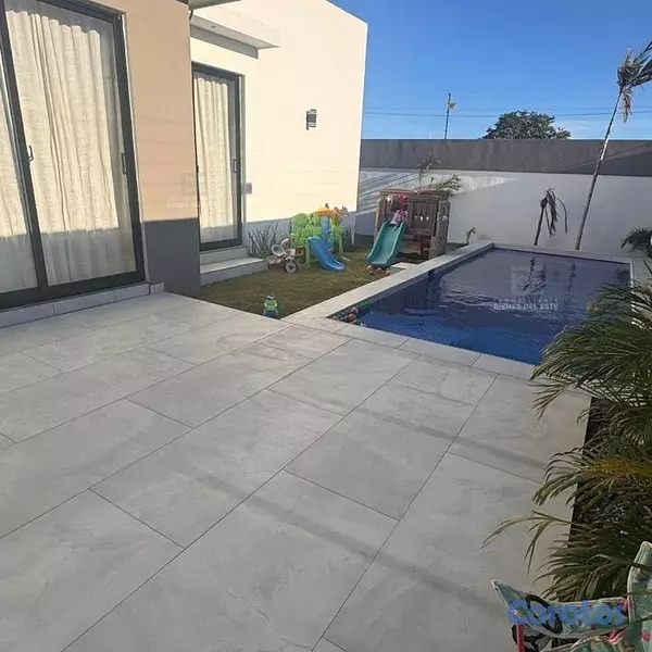 casas - Se Vende Nueva y Moderna Casa con Piscina ubicada  4
