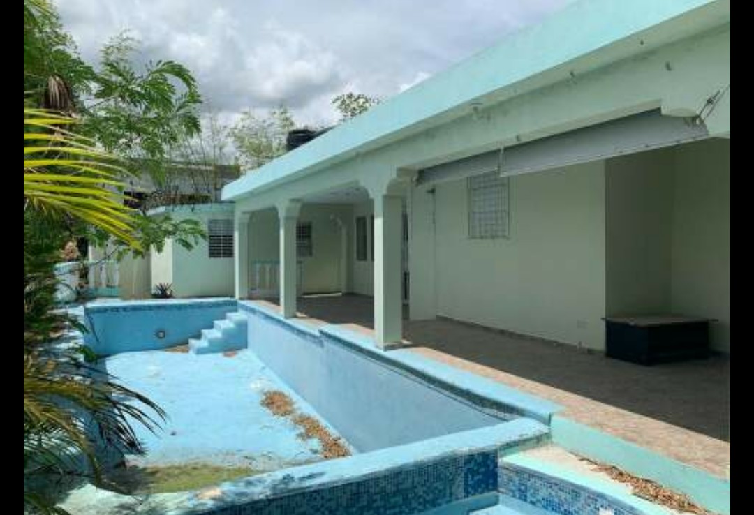 casas vacacionales y villas - Casa 4DOR/3BAÑO 400mt2 en Boca Chica con Piscina 0
