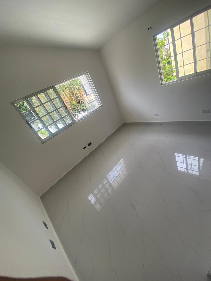 casas - Alquilo casa en Costa Verde   de 2 niveles 
3 HAB 
Precio: RD$60,000 8