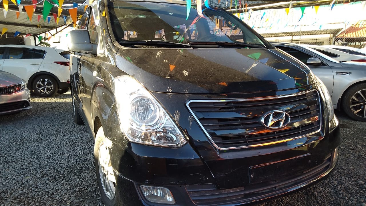 jeepetas y camionetas - HYUNDAI GRAND STAREX 2017 NEGRADESDE