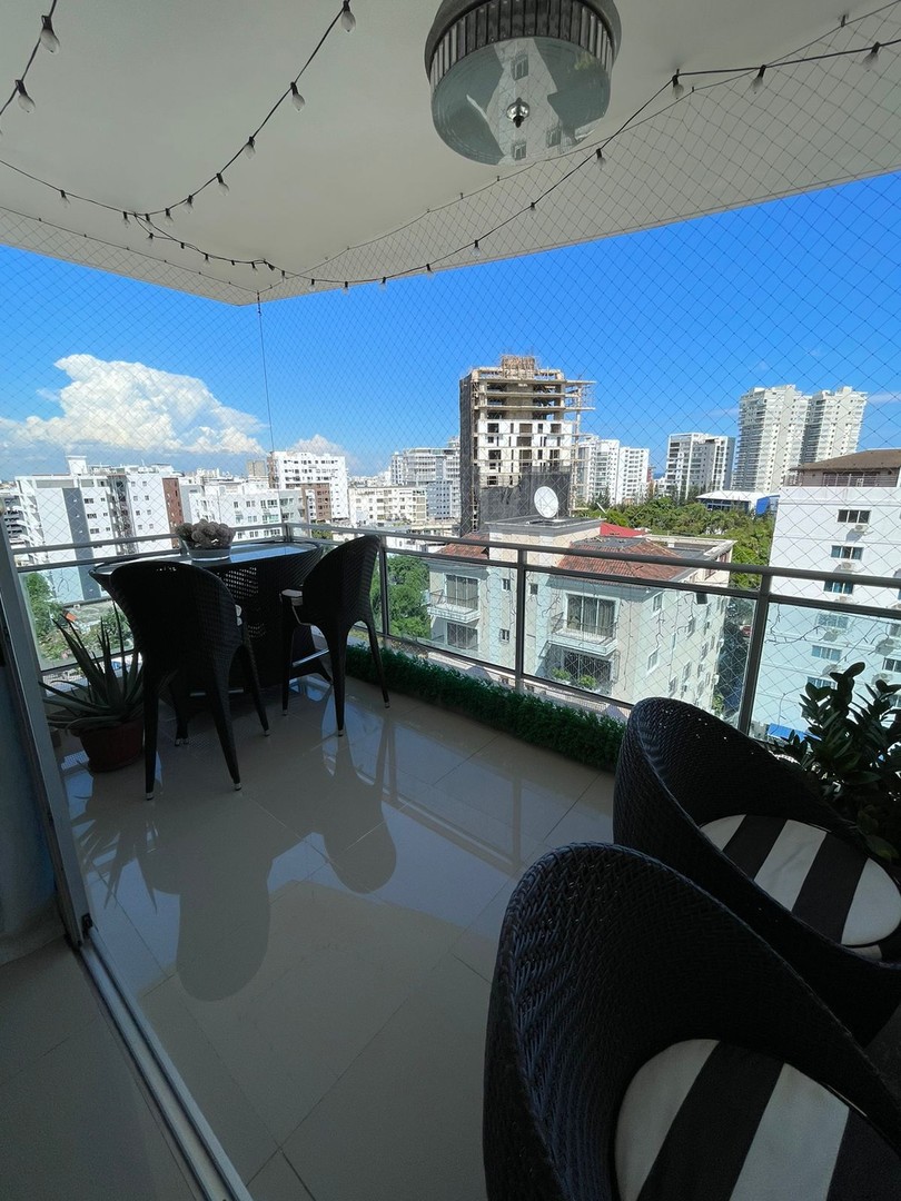 apartamentos - Apartamento amplio en venta en El Vergel, balcón tipo terraza, piso alto.