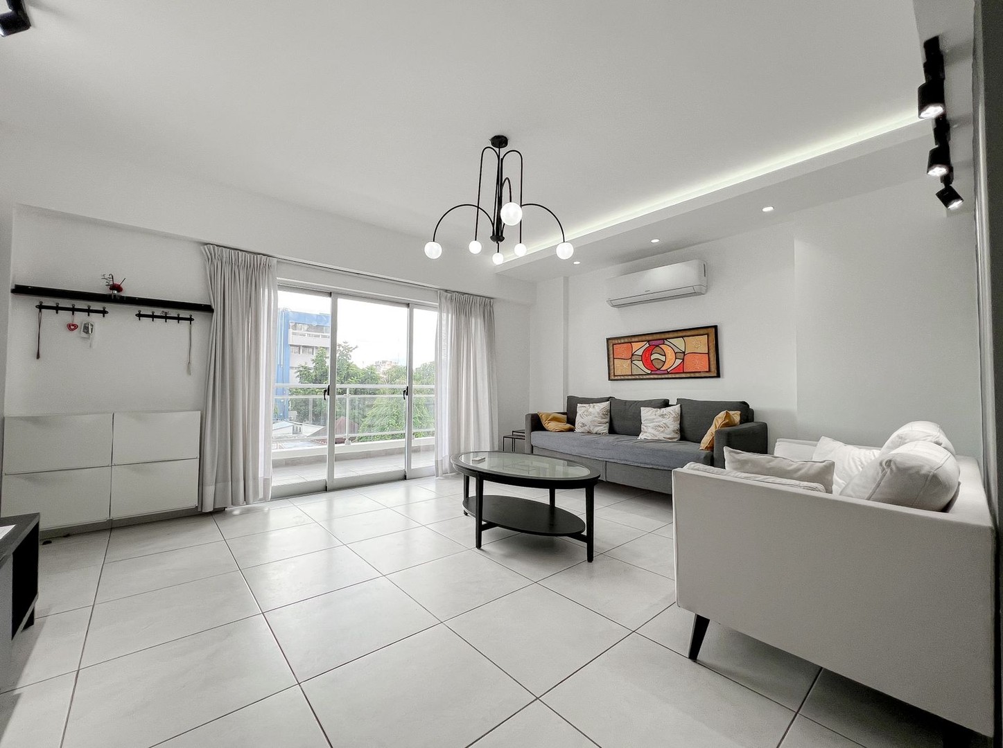 apartamentos - Bella Vista, Amplio Y Completo Apartamento Con L/Blanca.