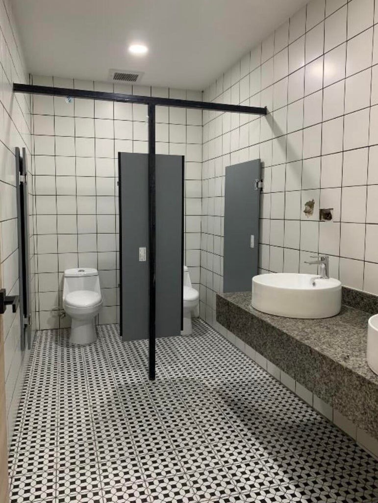 oficinas y locales comerciales - Comercial NUEVA PLAZA ZONA COLONIA 8