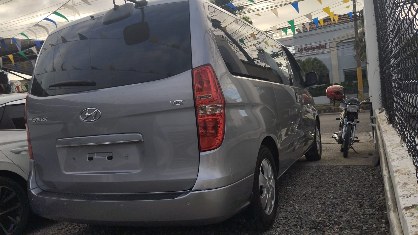 jeepetas y camionetas - HYUNDAI GRAND STAREX CAJA NUEVA 2018 GRIS  6