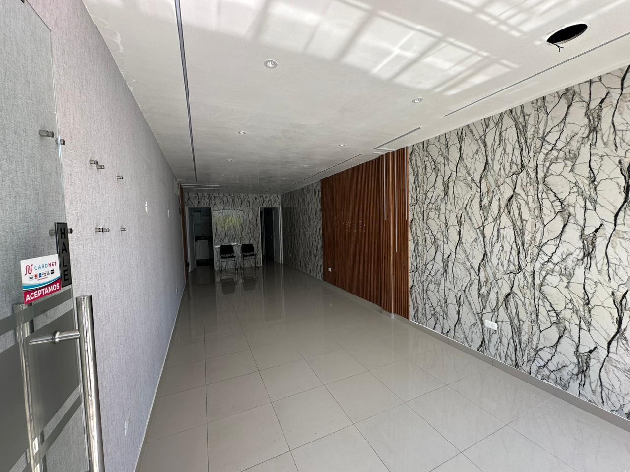 oficinas y locales comerciales - RENTO LOCAL EN PIANTINI 
NO SE ACEPTA SALONES DE BELLEZA 4