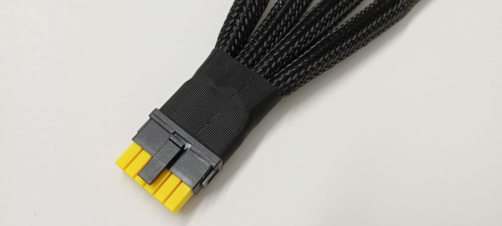 computadoras y laptops - Cable MSI 4x Pci-e 8-Pin to 2VHPWR for RTX 5090 3