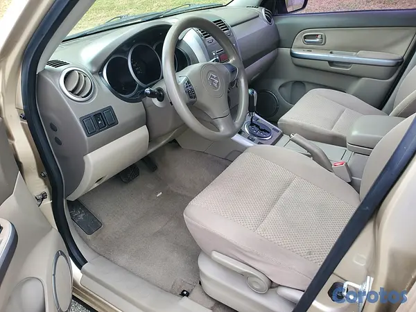 jeepetas y camionetas - Suzuki Grand vitara 2011 Excelentes condiciones 3