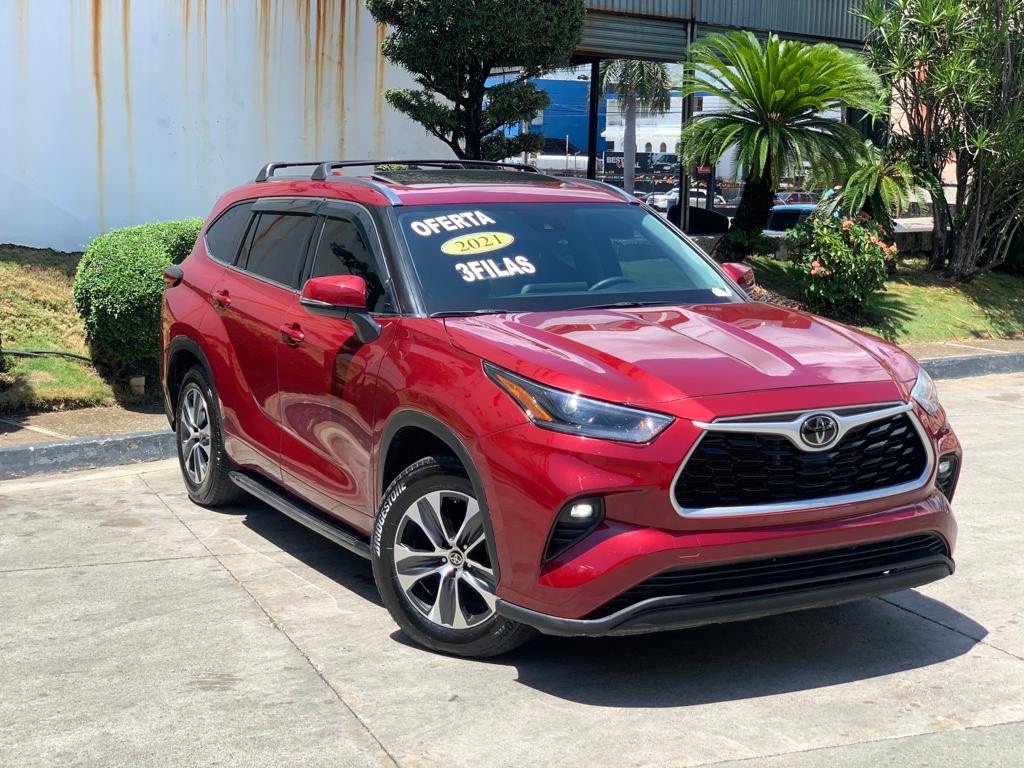 jeepetas y camionetas - TOYOTA HIGHLANDER 2021 XLE SUNROOF FULL 3 FILAS DE ASIENTOS INTERIOR EN PIEL 