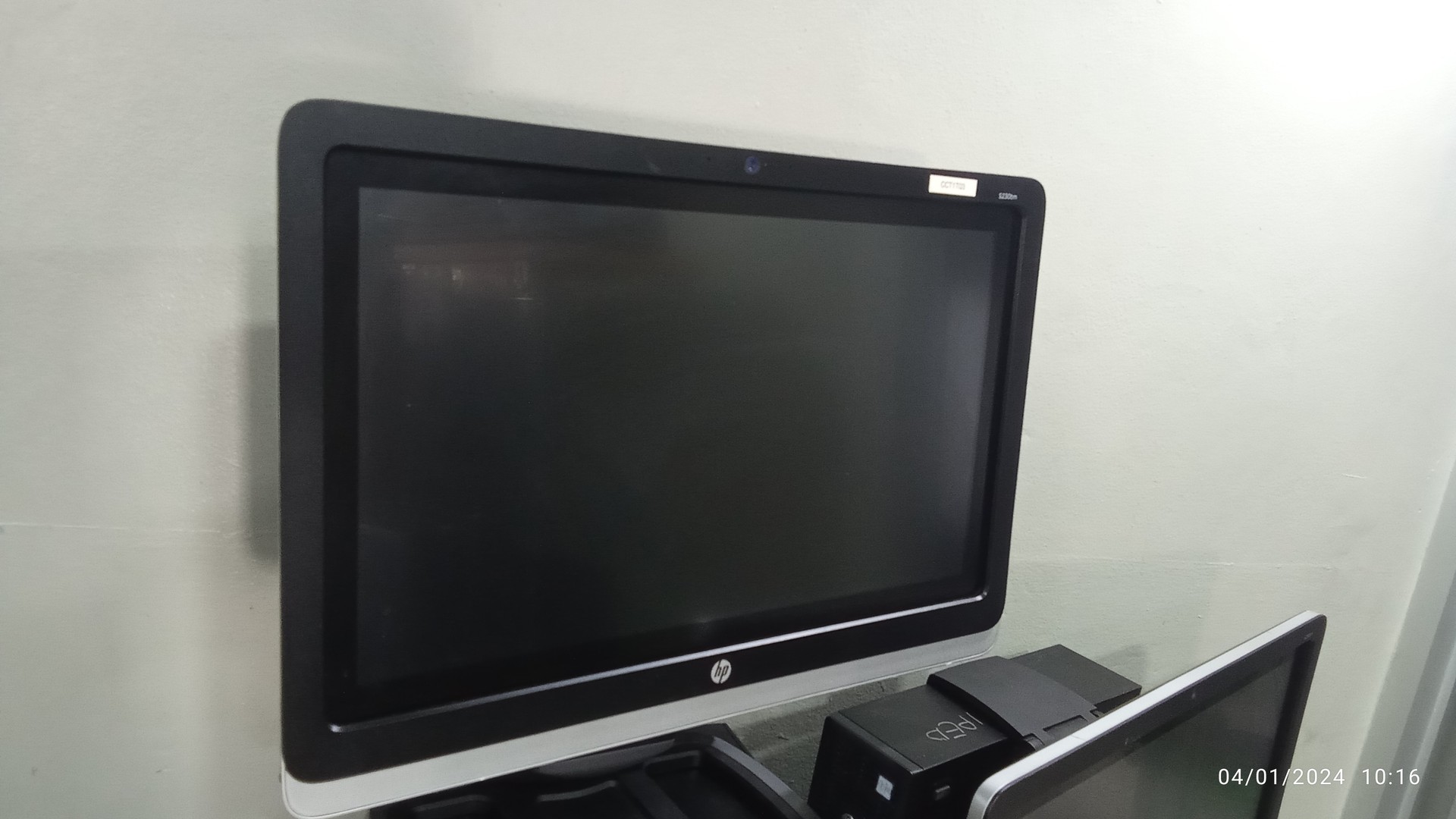 computadoras y laptops - MONITORES TOUCHSCREEN-VGA-HDMI-DP-USB DE 22 Y 23 PULGS-WIDE SCREEN.!NEGROS. HP.