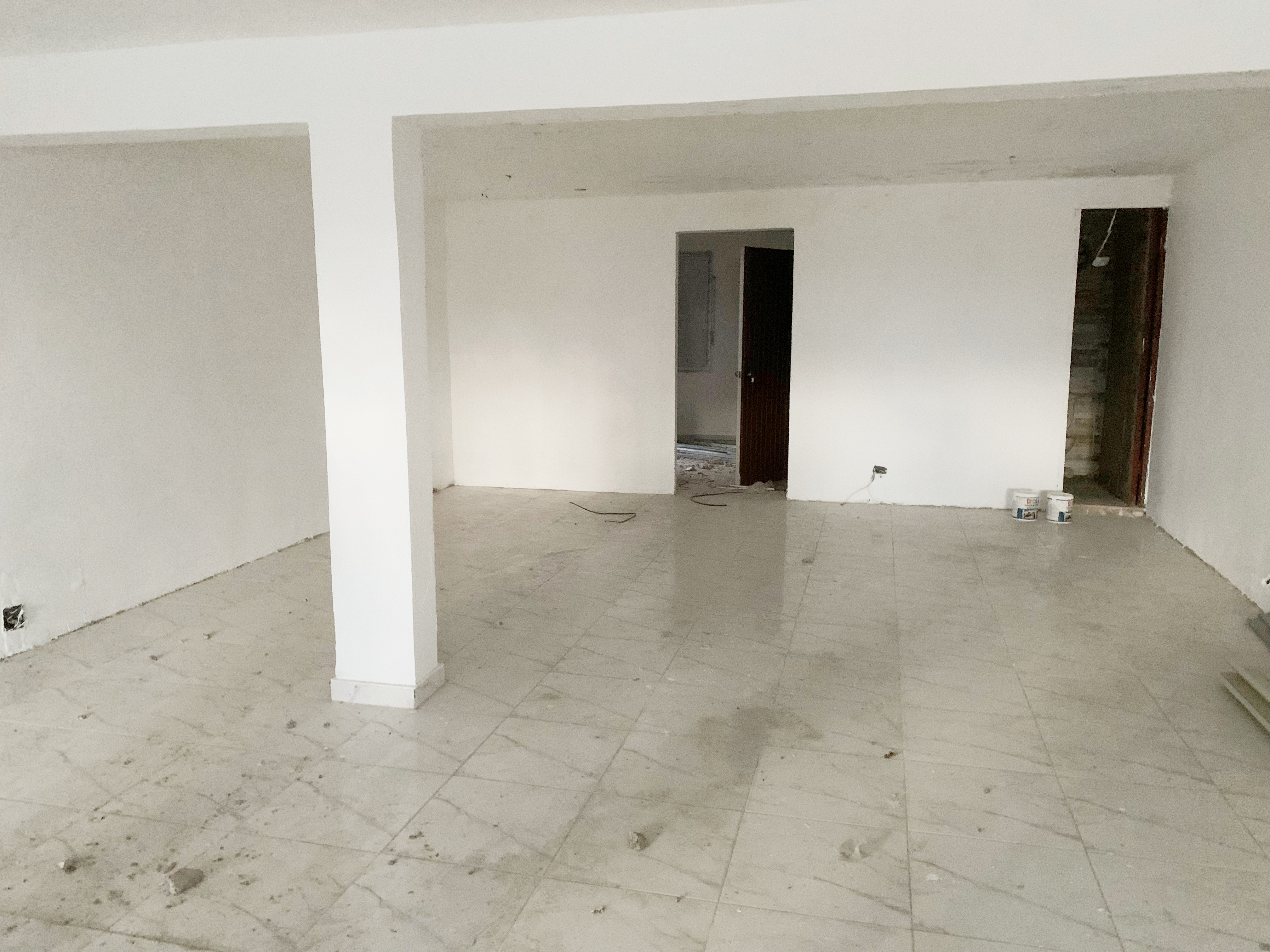 oficinas y locales comerciales - Local primer nivel amplio  1
