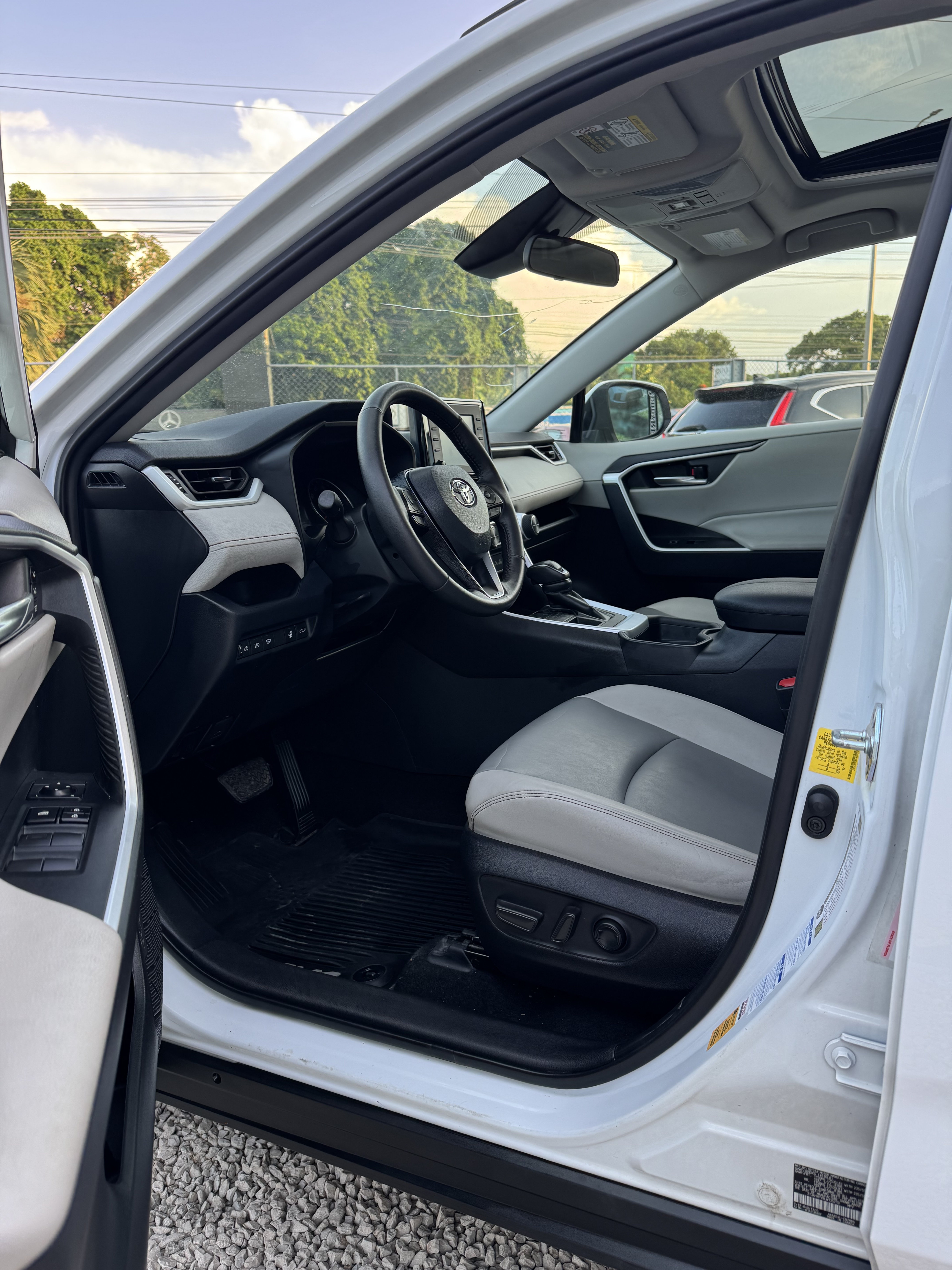 jeepetas y camionetas - Toyota RAV4 XLE Premium 2020 - Financiamiento D 6