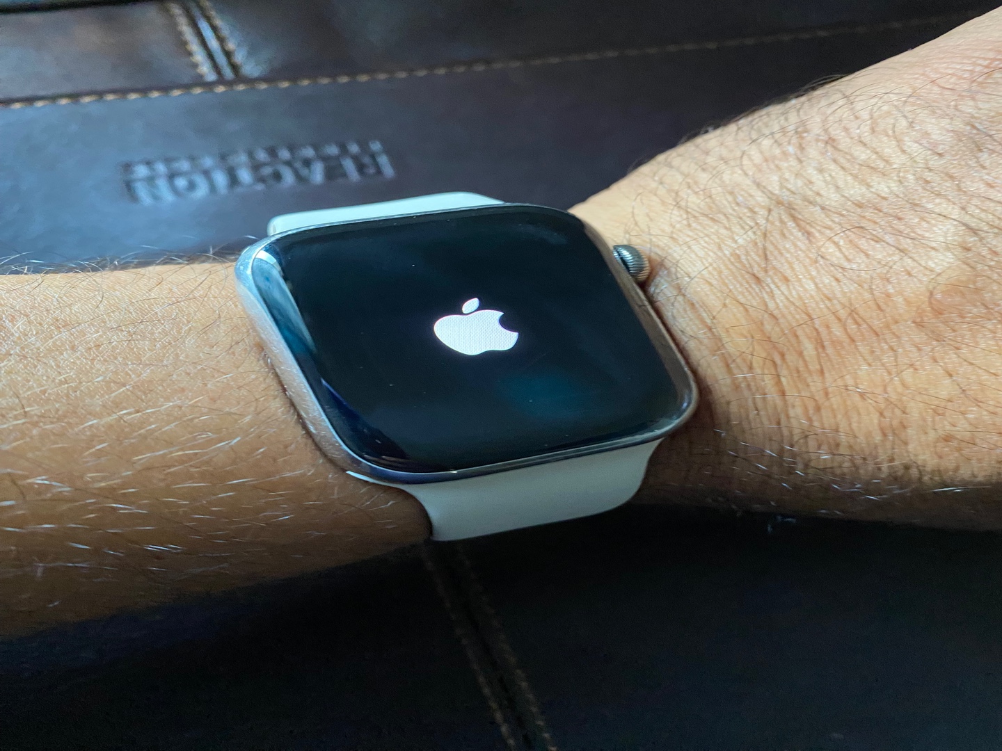 celulares y tabletas - Apple Watch Series 7 en acero inoxidable de 45mm Color Plata GPS más Celular 