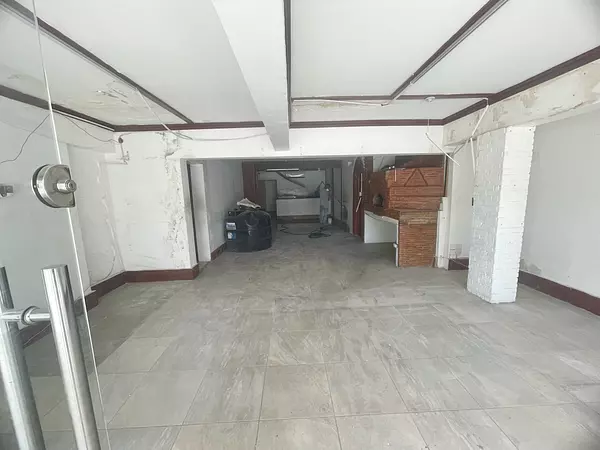 oficinas y locales comerciales - Alquiler local en Evaristo morales  4