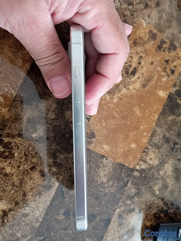 celulares y tabletas - iPhone 16 Pro de 1TB como nuevo! 7