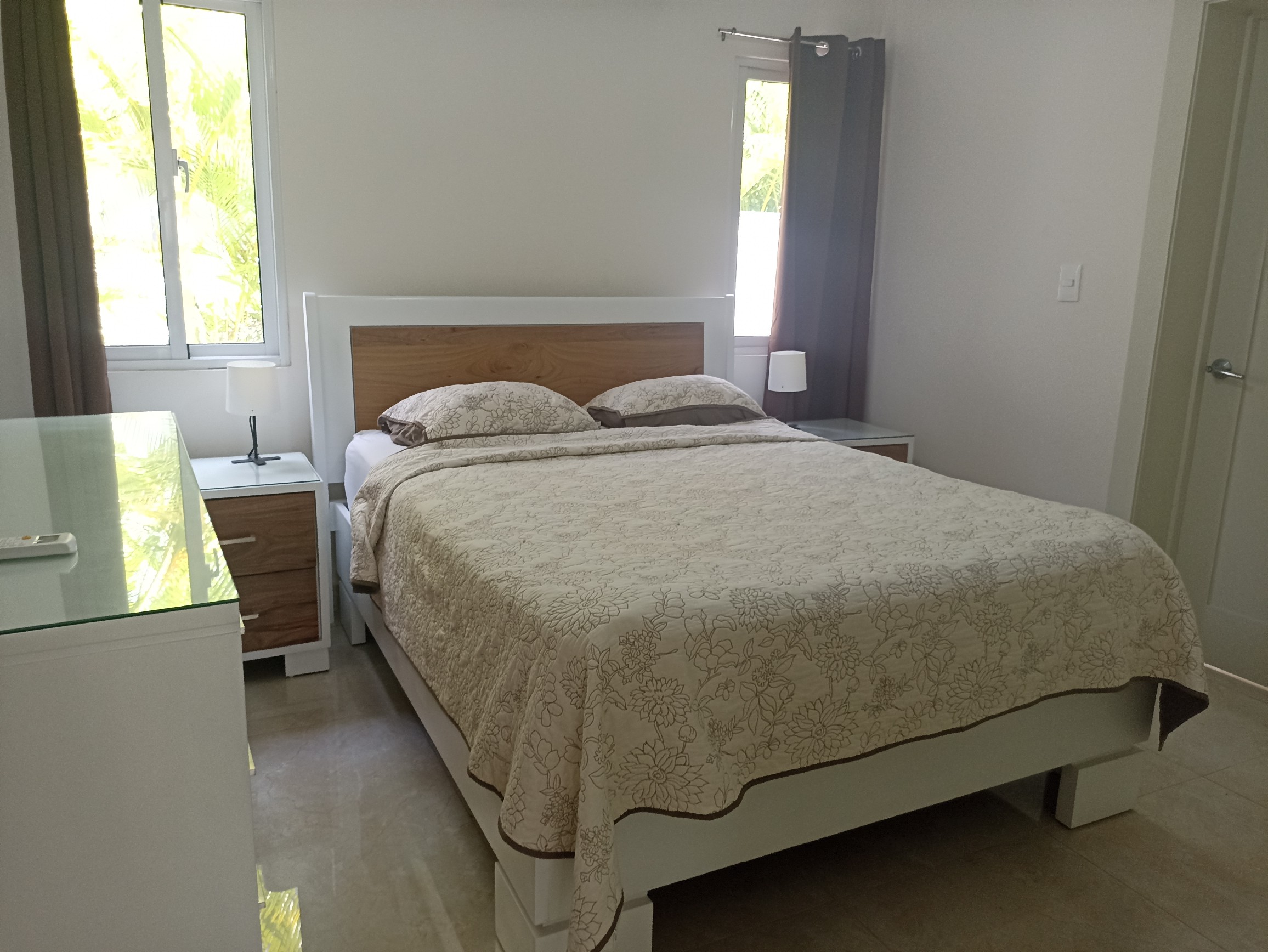 casas vacacionales y villas - Villa próximo a playa dorada con buenos espacios y luz natural 1