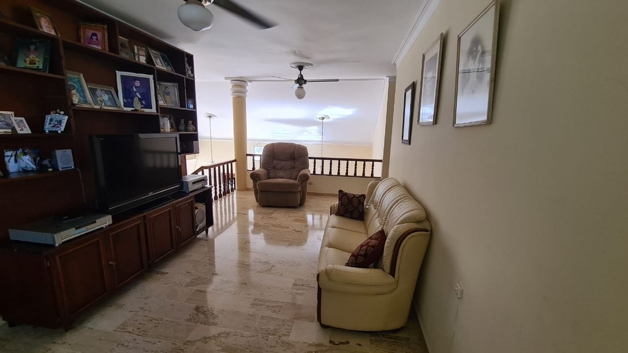 casas - Casa de 962 mts 2 Niveles en Urbanización Los Rios.  5