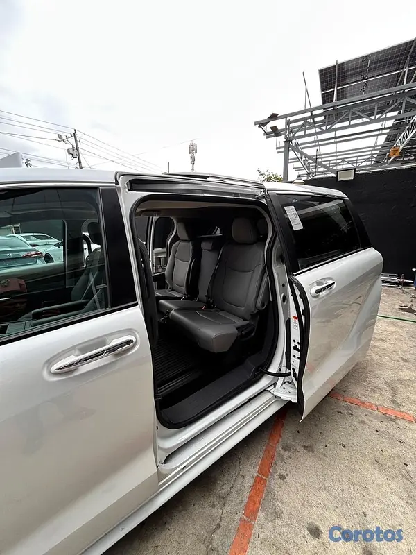 jeepetas y camionetas - TOYOTA SIENNA XLE 2021  7