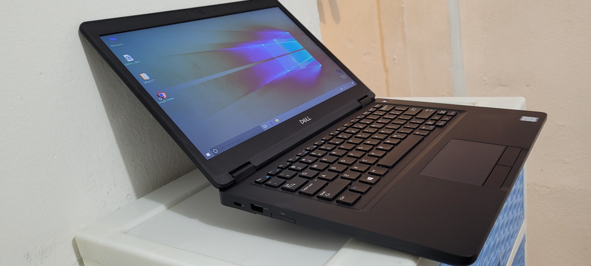 computadoras y laptops - Dell 5470 14 Pulg Core i7 6ta Gen Ram 8gb ddr4 Disco 256gb Solido Doble Video 1