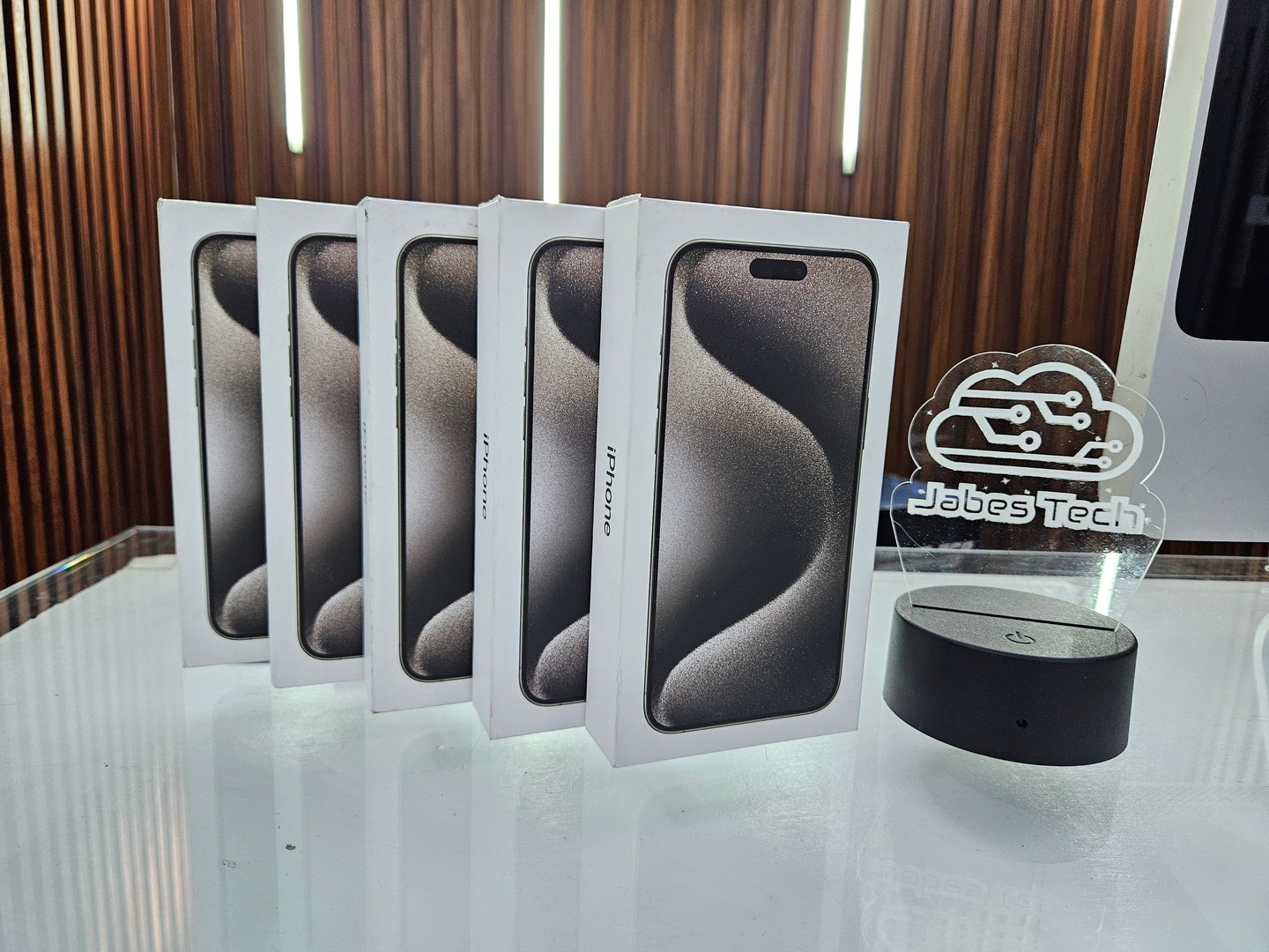 Corotos iPhone 15 Pro Max 256GB Natural Titanio en su caja con sus