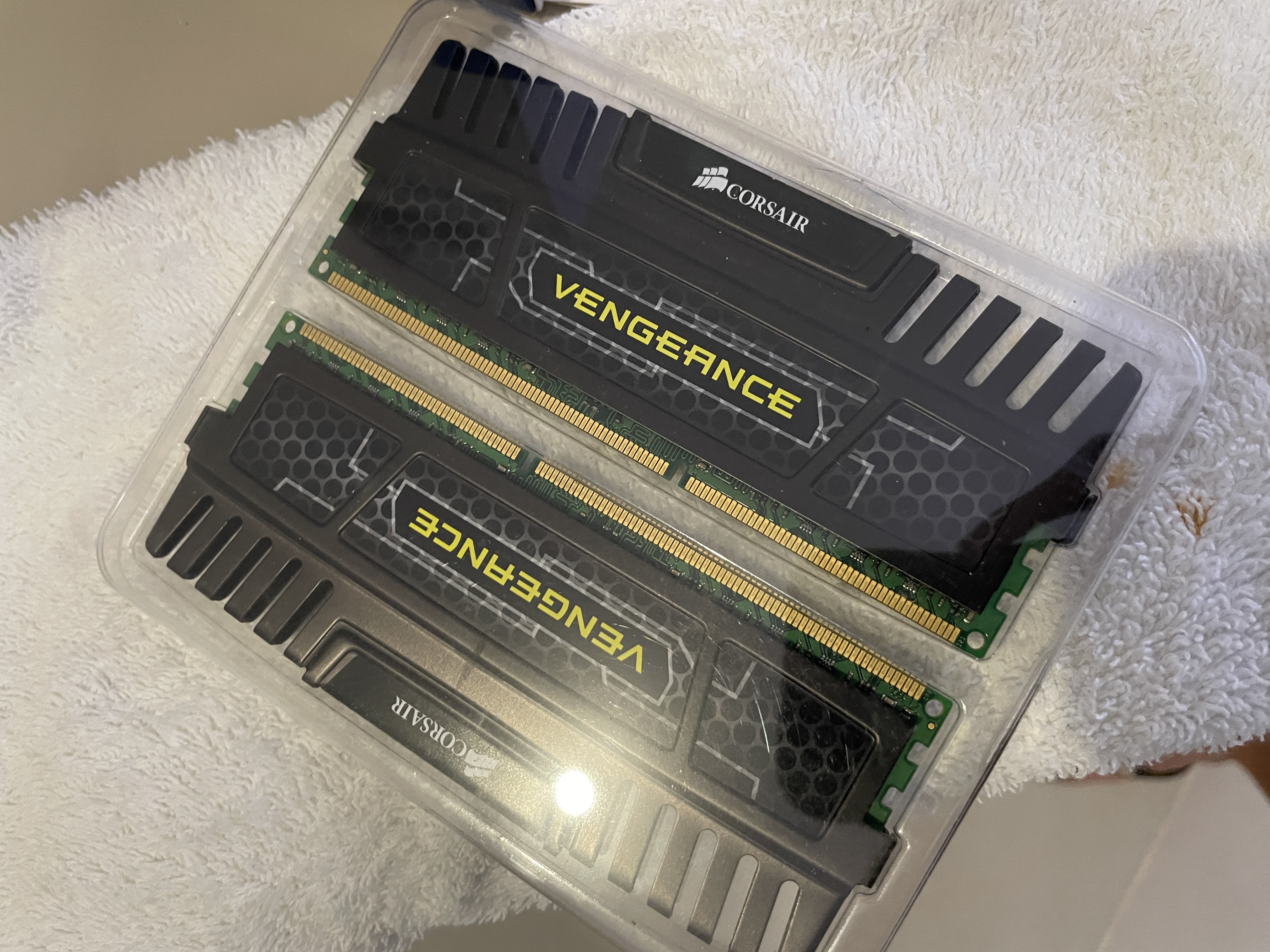 computadoras y laptops - Corsair Vengeance 16GB (2x8GB) DDR3 1600 MHz (PC3  1
