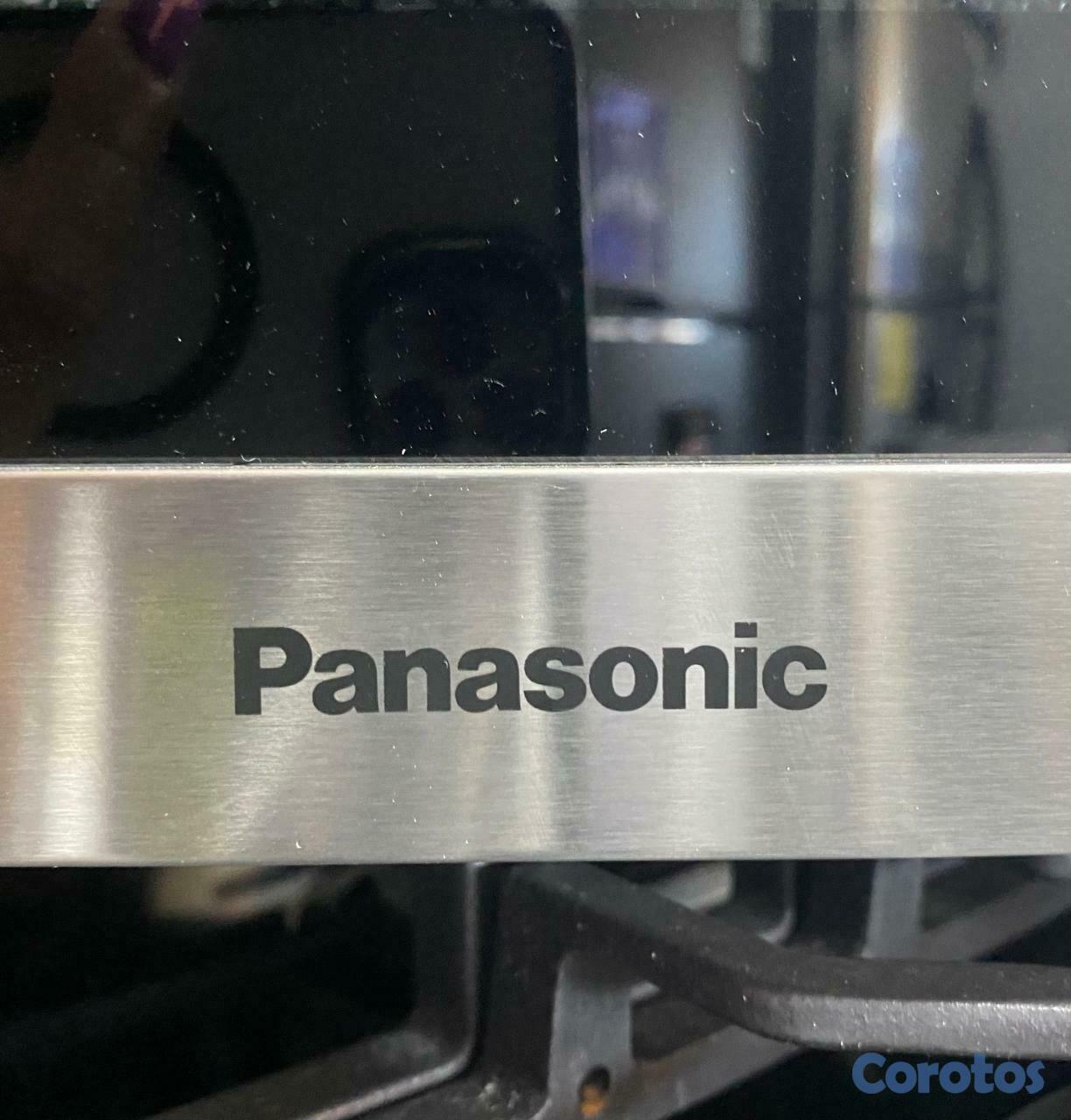 electrodomesticos - Microondas Panasonic 1.3 pies cúbicos 
37 litros
Modelo NN-SC678C 9