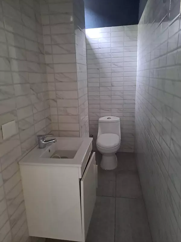 oficinas y locales comerciales - Alquilo Local2do piso 35 mts en los prados  3