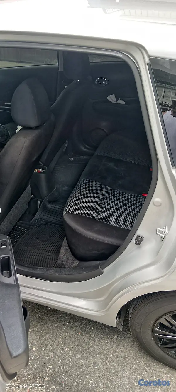 carros - Carro en buenas condiciones, con detalles mínimo  6