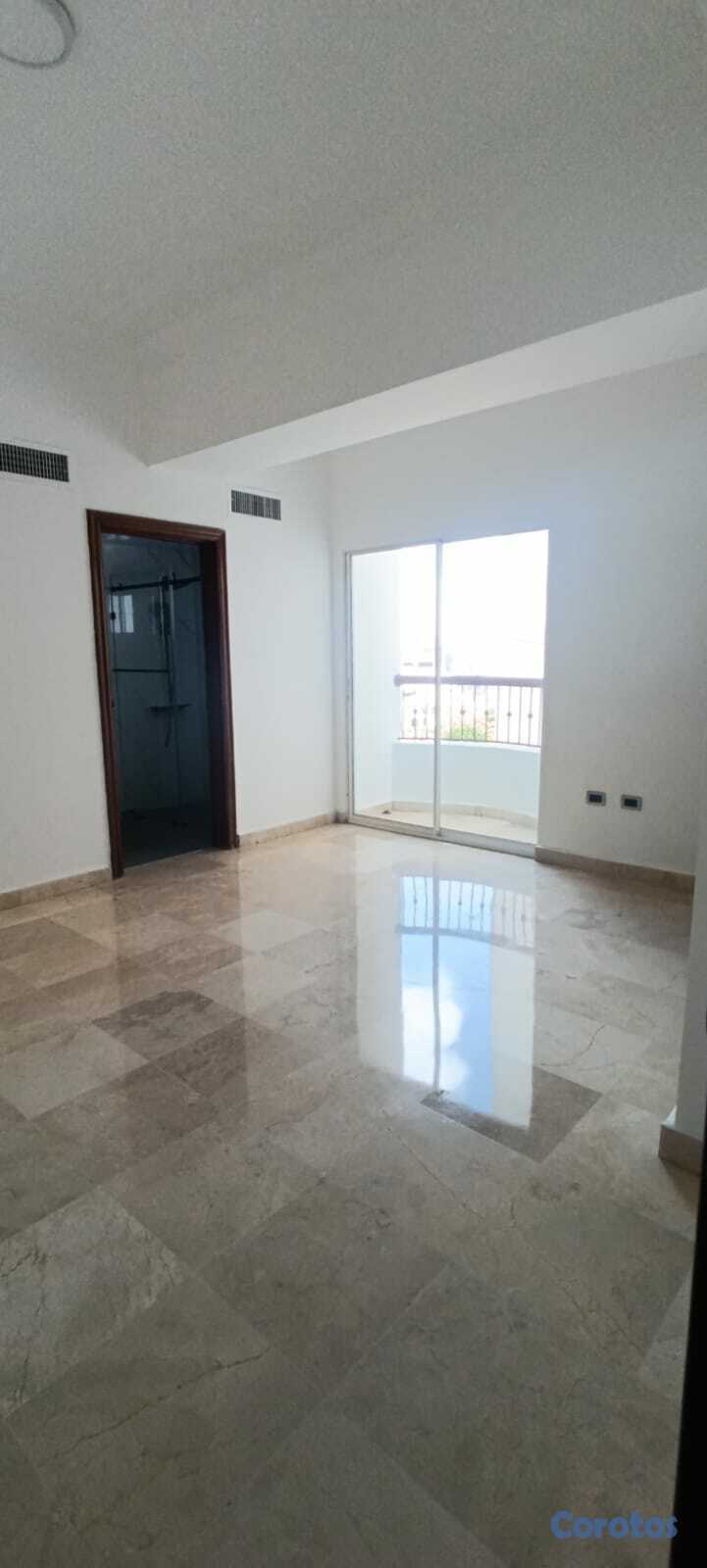 apartamentos - Renacimiento, Amplio apartamento en Torre Clásica 5