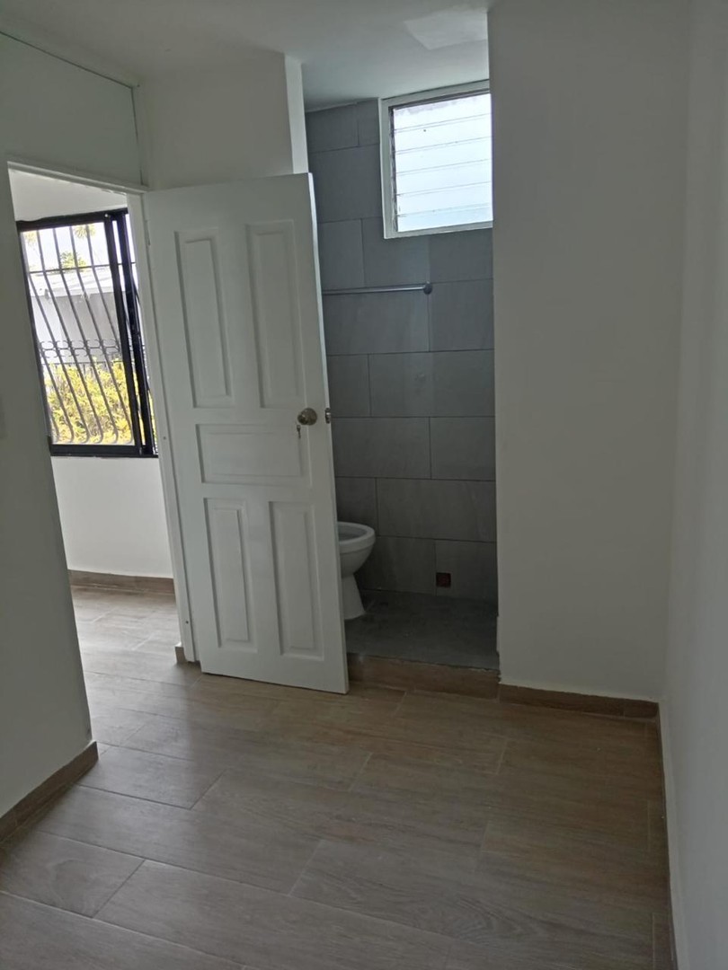 apartamentos - Vendo Apto. 
Bella Vista Sur
Tradicional remodelado
Piso 2 
120mts2. 3 Hab 4