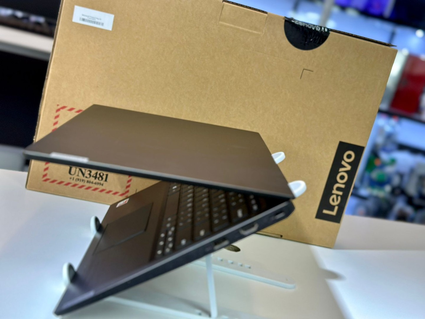 computadoras y laptops - Llenovo 14w 81MQ AMD A6-9220 1.8GHz. 4gb Ram 64GB emmc $16,000 (1año de Garantía 2