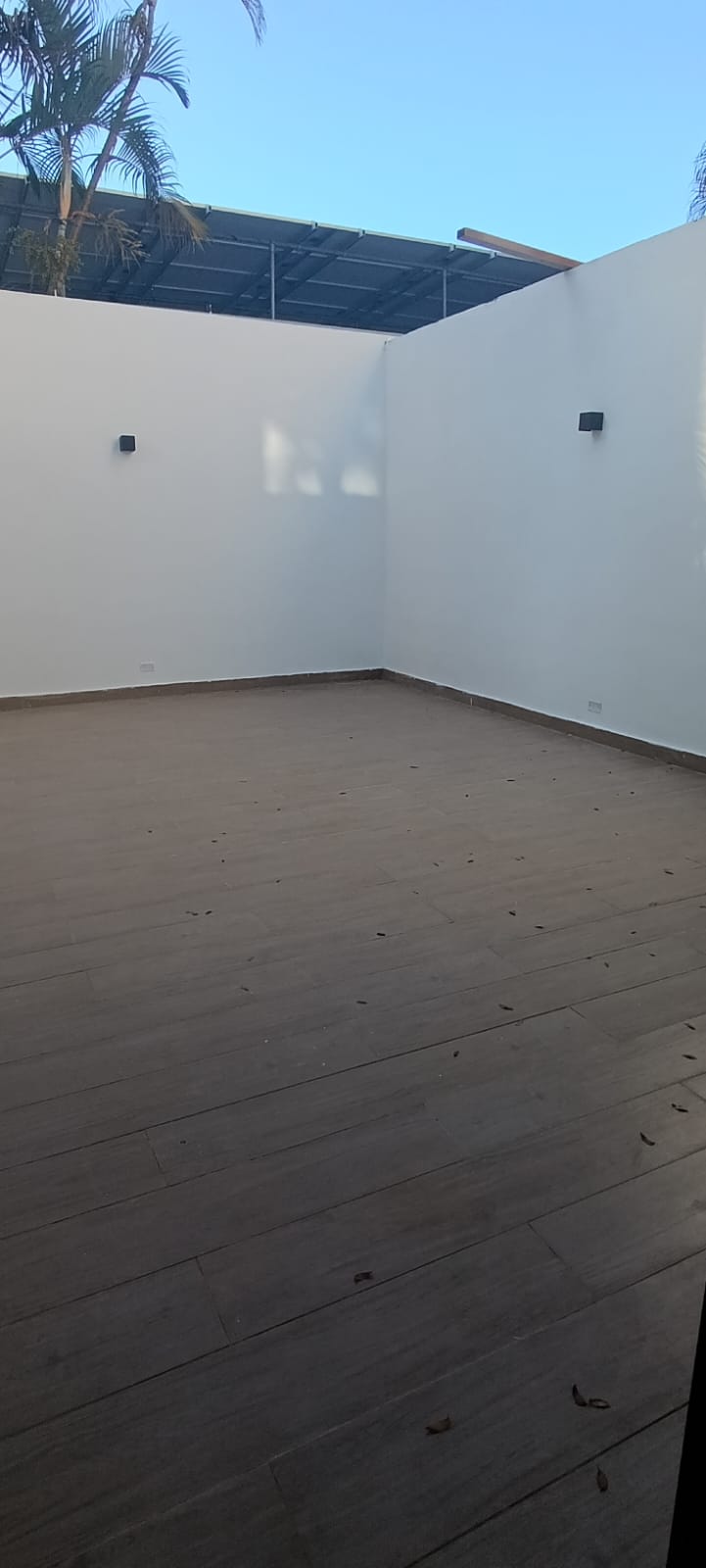 oficinas y locales comerciales - La Julia, Local 122mts en primer nivel con terraza 7