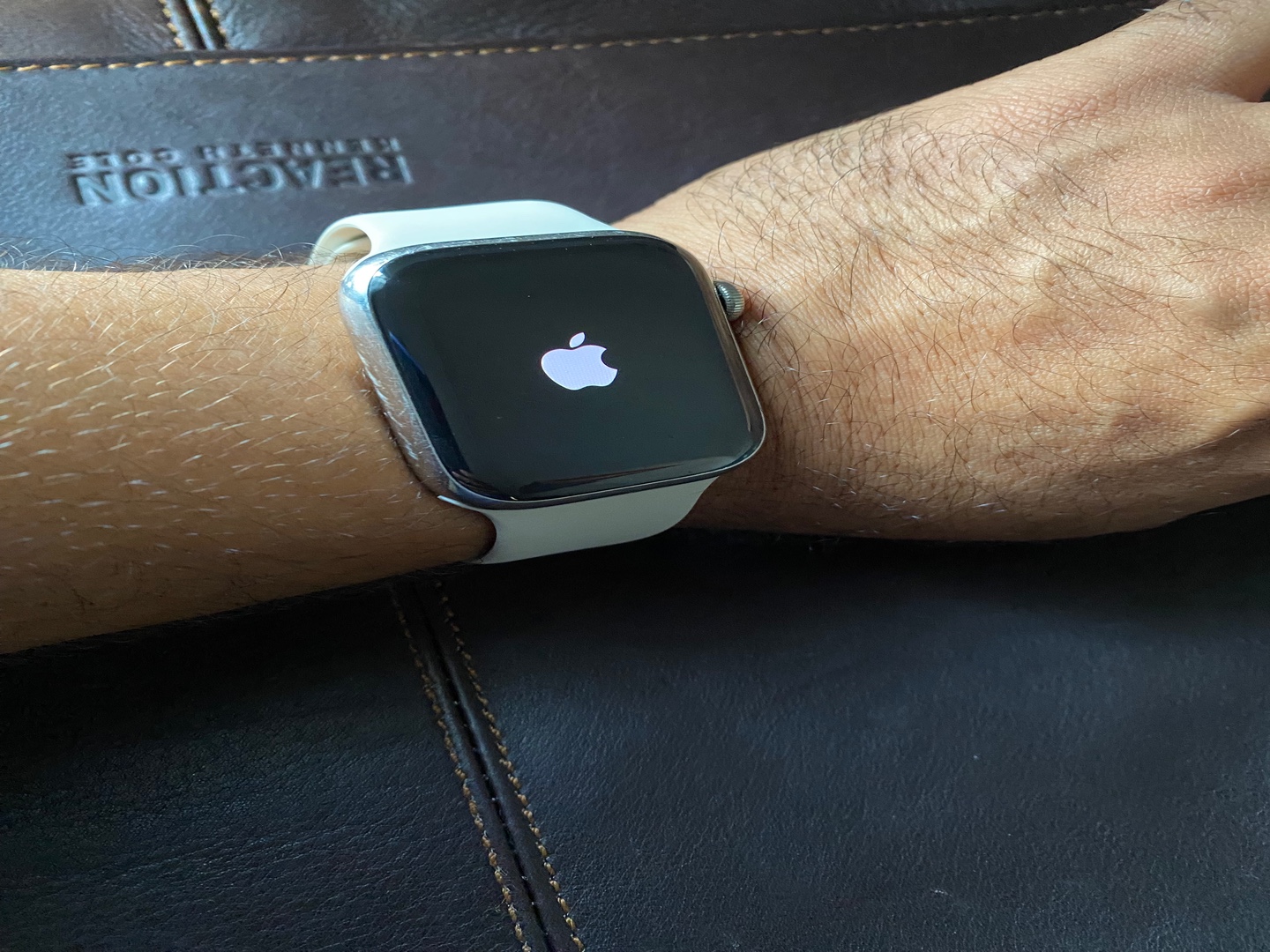 celulares y tabletas - Apple Watch Series 7 en acero inoxidable de 45mm Color Plata GPS más Celular  1
