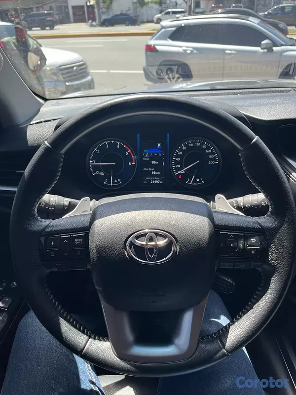 jeepetas y camionetas - Toyota Fortuner Diamond TSS 2023 9
