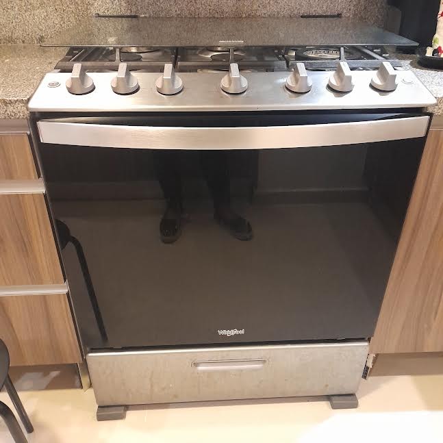 cocina - Estufa Whirlpool de 30 pulgadas. RD$ 20,000
