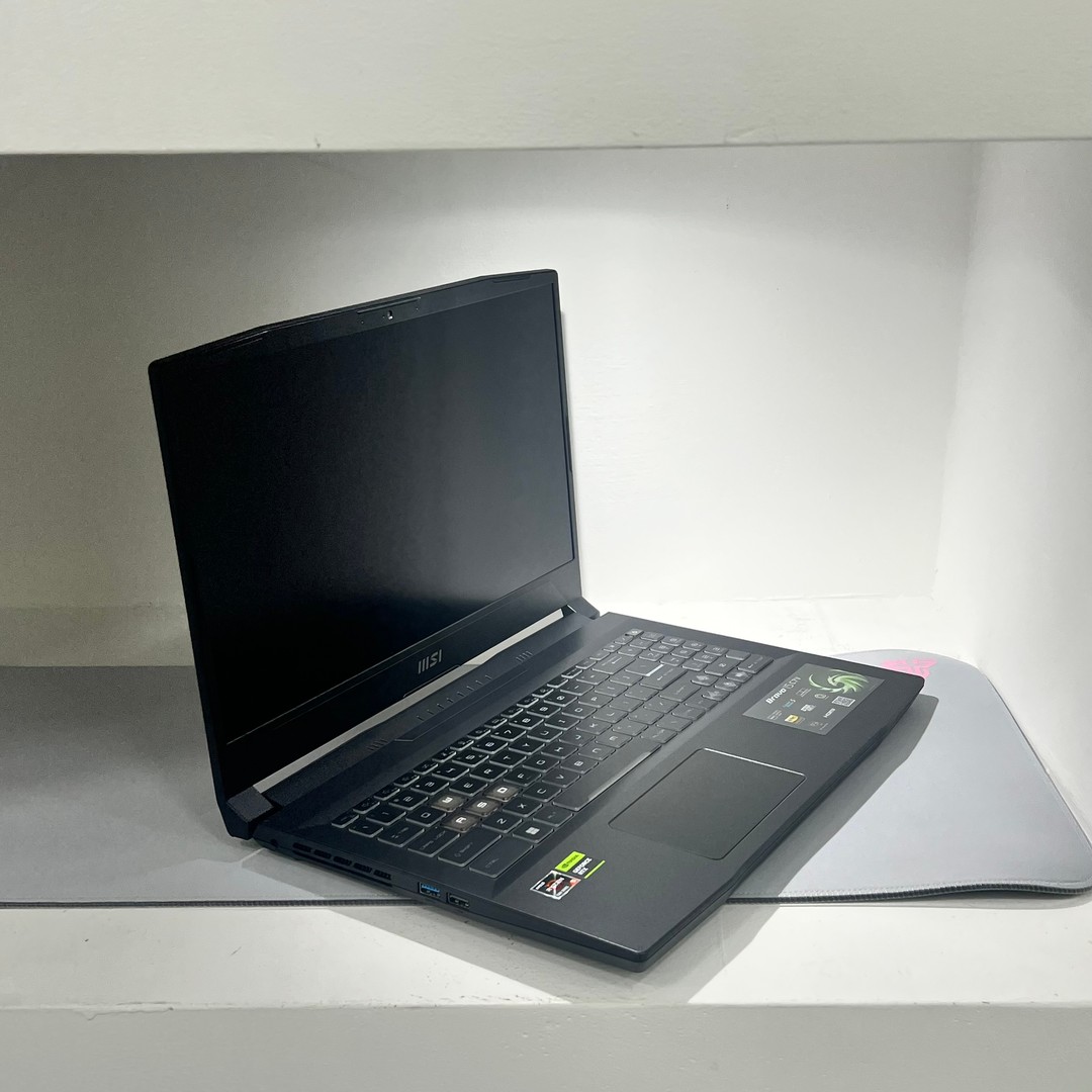 computadoras y laptops - Laptop Gaming MSI Bravo 15 C7VF/16GB DDR5 1TB SSD/ 15.6″ FHD(1920×1080)/IPS-Leve