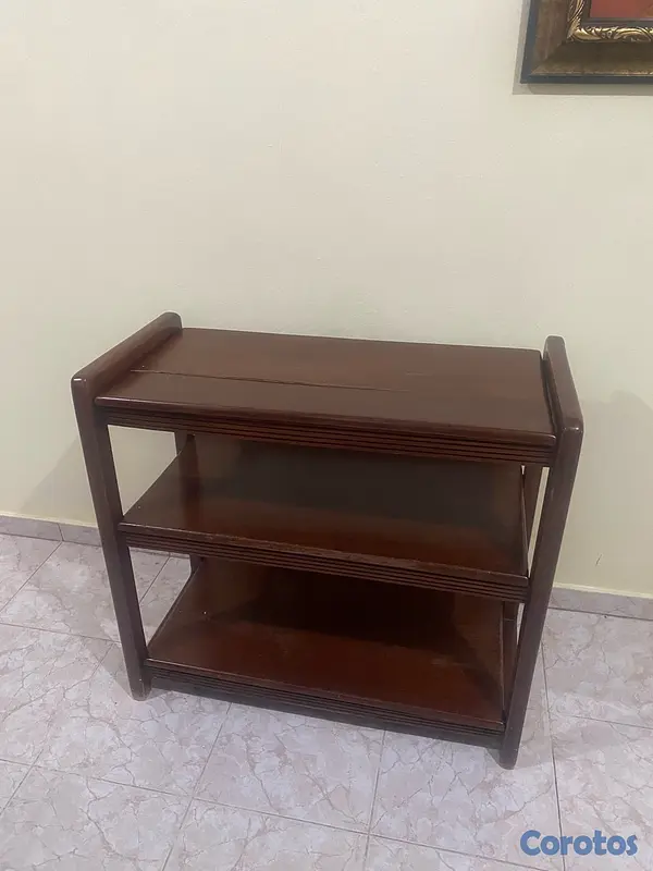 muebles y colchones - Repisa en Caoba en buena condición  3