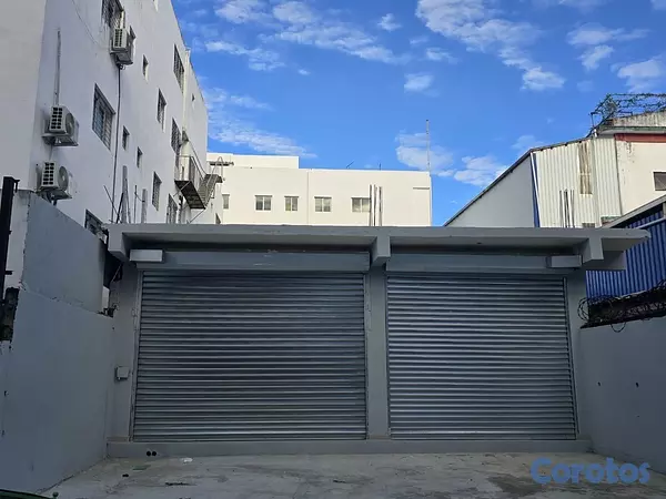 oficinas y locales comerciales - Se alquila local de 200 mts en Urb. Fernández 2