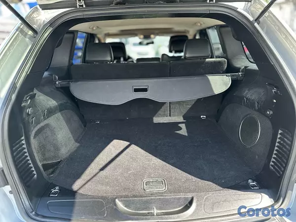 jeepetas y camionetas - Jeep Cherokee Laredo 2011 9