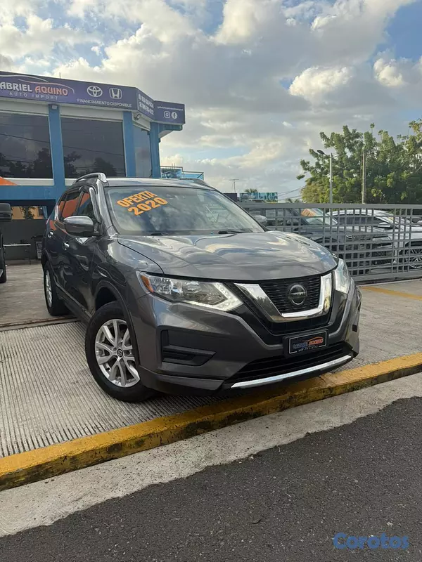 jeepetas y camionetas - Nissan Rogue SV 2020 8