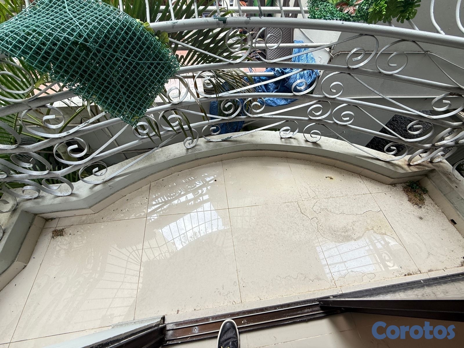 apartamentos - vendo Evaristo Morales tres habitaciones 2.5 baños dos parqueos balcón piso 2  3