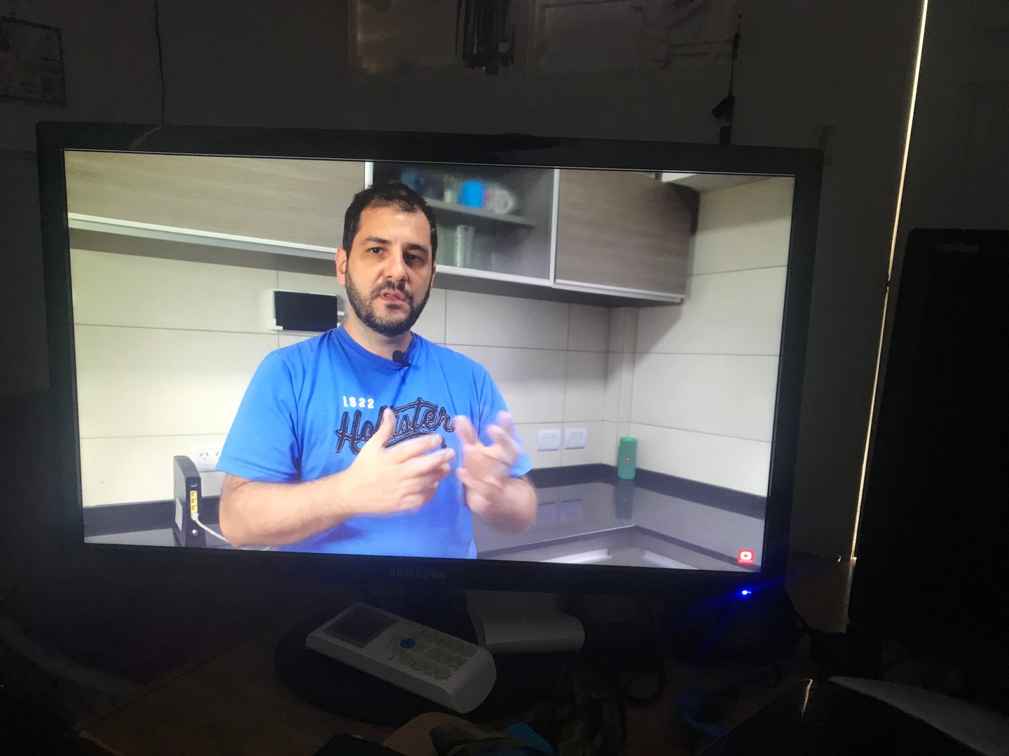 computadoras y laptops - MONITOR Samsung S22D300 22" LED Monitor 1920x1080