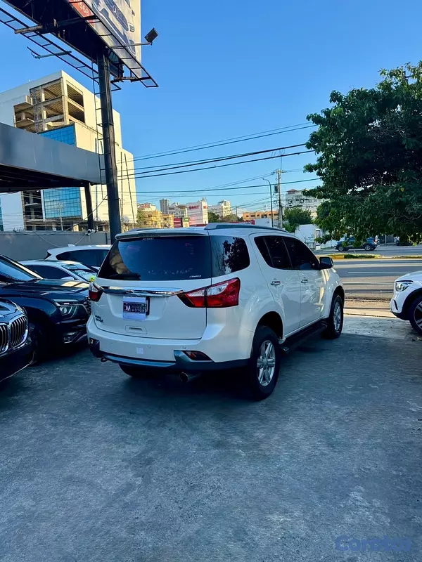jeepetas y camionetas - Isuzu MUX 2015
 6