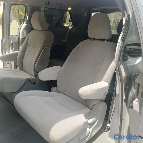 jeepetas y camionetas - Toyota sienna 2017 4x4  5